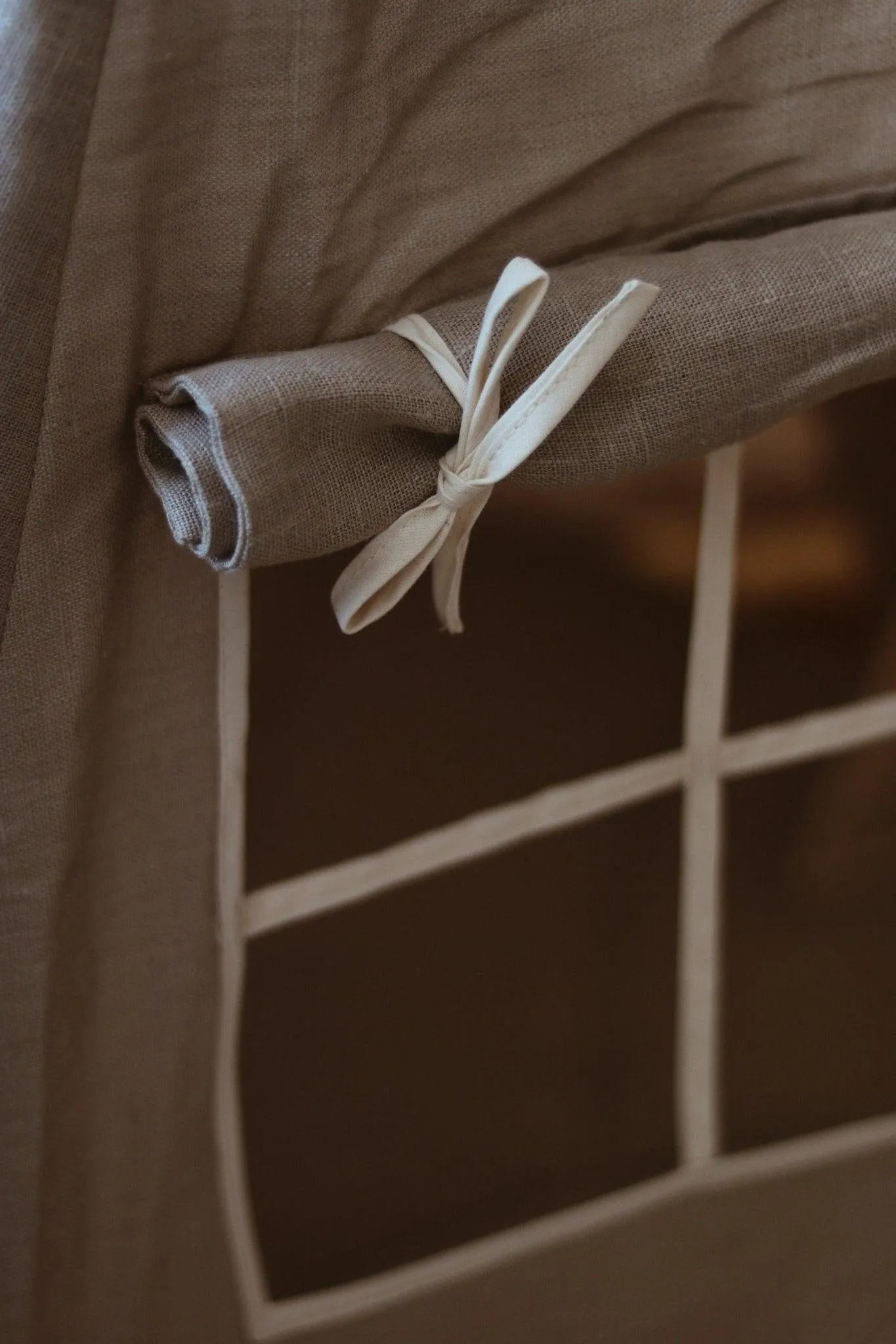 “Natural Linen” Teepee Tent and "White and Grey" Leaf Mat Set